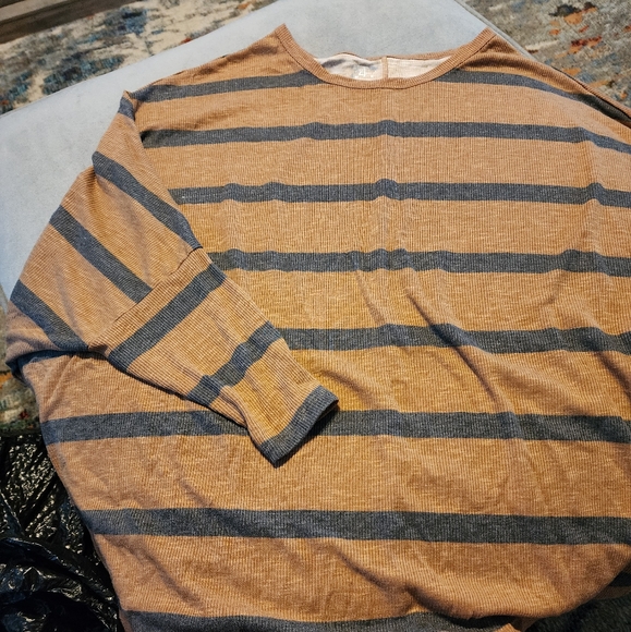 Maurices Tops - Batwing top